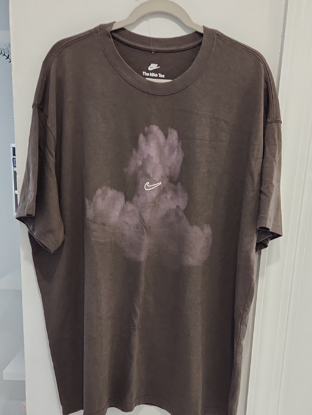 Nike Men’s Brown Short-Sleeve Tee with Faded Purple Graphic